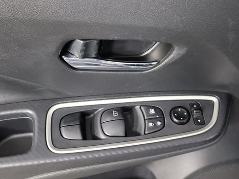 Used 2022 Nissan Versa SR w/ Convenience Package FWD image 20