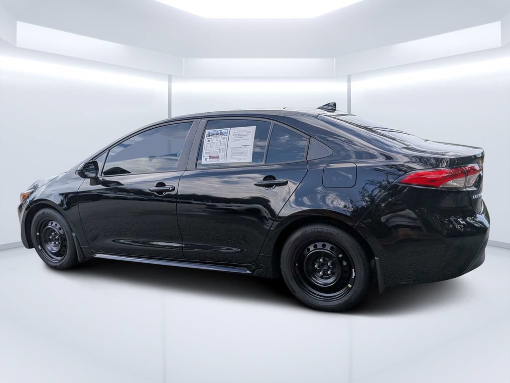 Used 2025 Toyota Corolla LE FWD image 5