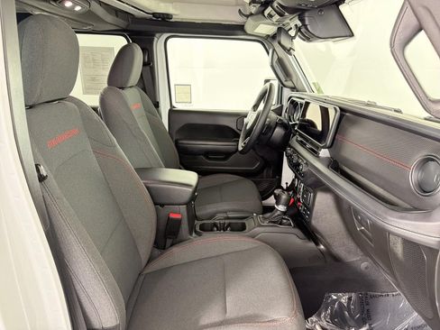 Used 2025 Jeep Wrangler Unlimited Rubicon AWD/4WD image 30