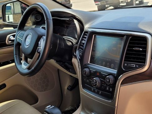 Used 2015 Jeep Grand Cherokee Limited w/ Trailer Tow Group IV image 38