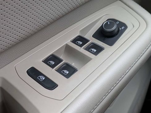 Used 2024 Volkswagen Atlas SE w/ Panoramic Sunroof Package FWD image 33