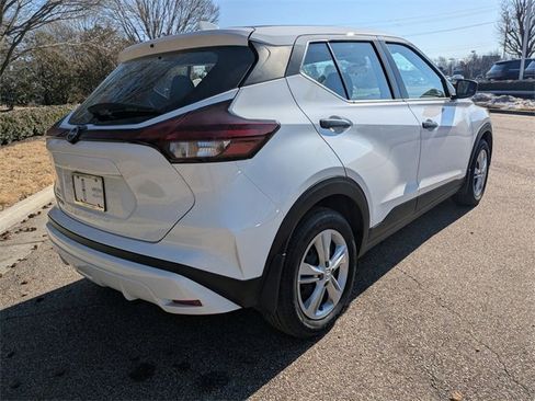 Used 2024 Nissan Kicks S image 6