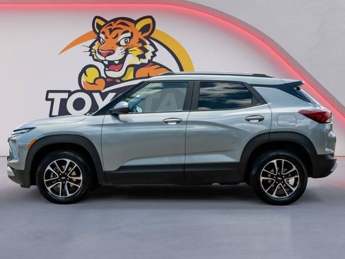 Used 2025 Chevrolet TrailBlazer LT AWD/4WD image 9