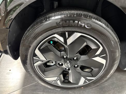 Certified 2023 Kia Niro Wind w/ Wind Preserve Package FWD image 13