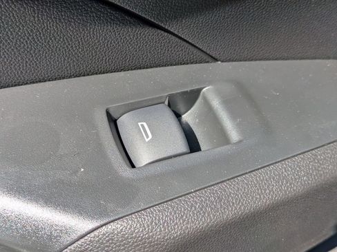 New 2026 Chevrolet Trax LT w/ Sunroof Package FWD image 23
