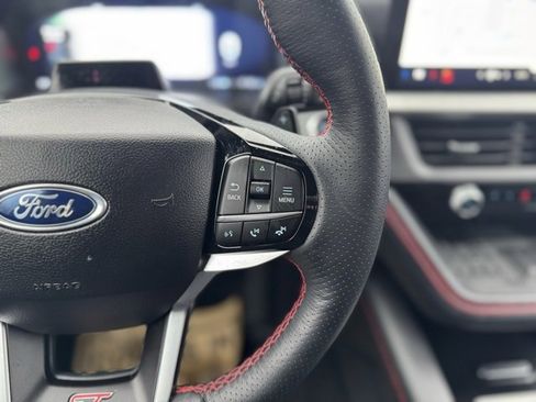 Used 2025 Ford Explorer ST image 28