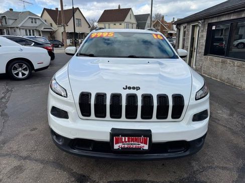 Used 2016 Jeep Cherokee Latitude w/ Cold Weather Group image 2