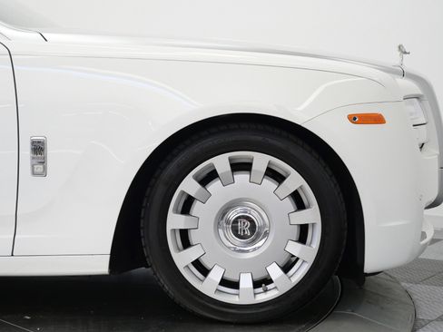 Used 2014 Rolls-Royce Ghost RWD image 49