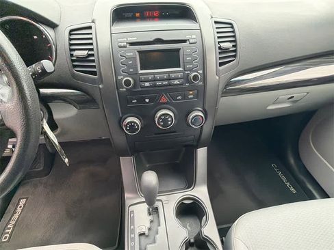 Used 2013 Kia Sorento LX w/ Value Pkg image 26