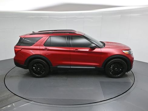 Used 2024 Ford Explorer XLT image 40