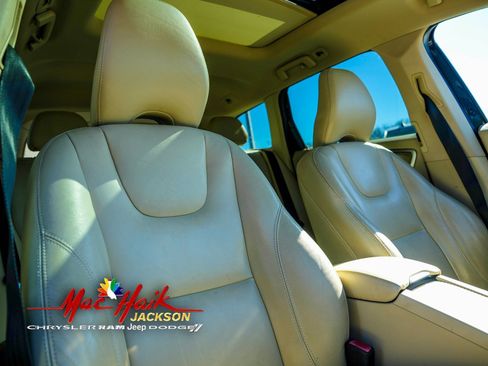 Used 2016 Volvo XC60 T5 Premier w/ Proximity Package image 18