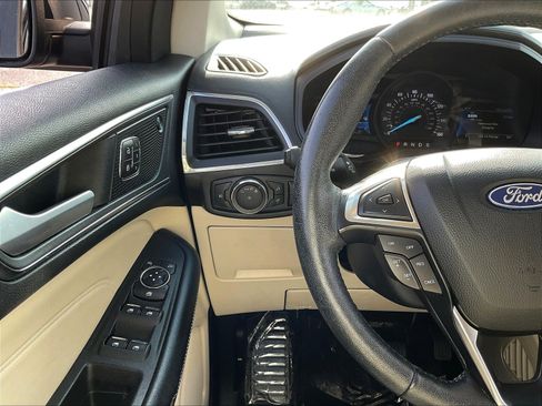 Used 2022 Ford Edge Titanium AWD/4WD image 12