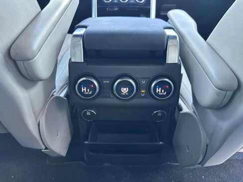 Used 2017 Land Rover Discovery HSE image 47