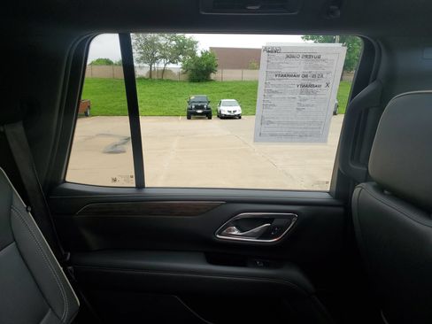 Used 2023 Chevrolet Tahoe Premier AWD/4WD image 16