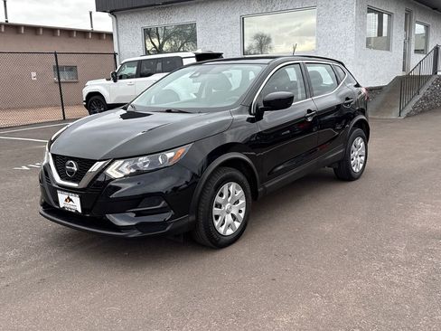 Used 2020 Nissan Rogue Sport S image 3