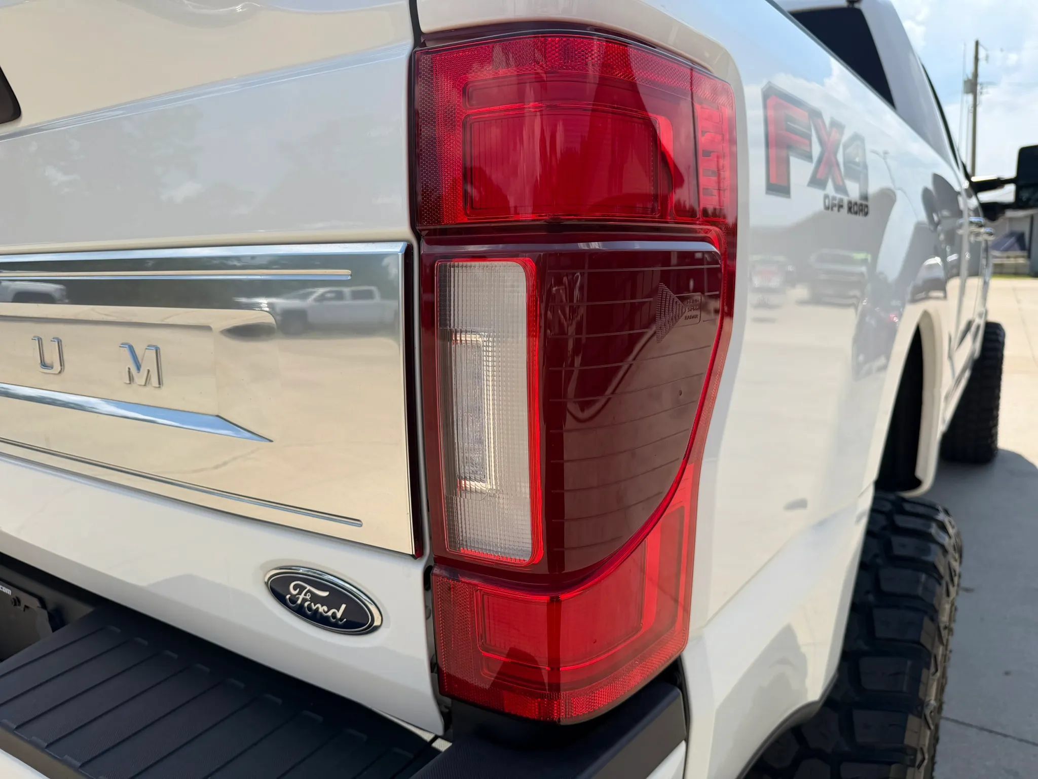 Used 2020 Ford F350 Platinum w/ FX4 Off-Road Package AWD/4WD image 59