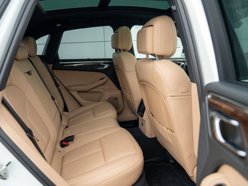 New 2026 Porsche Macan image 26