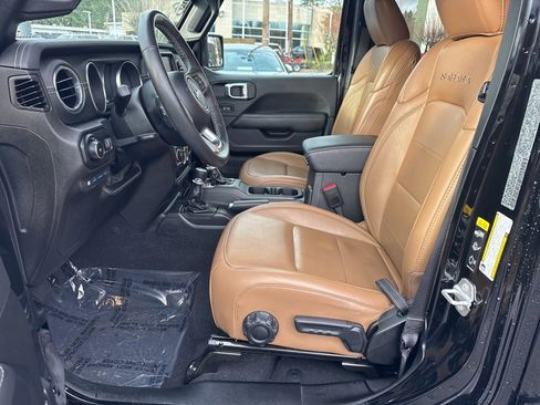 Used 2023 Jeep Wrangler Unlimited Sahara w/ Cold Weather Group image 19