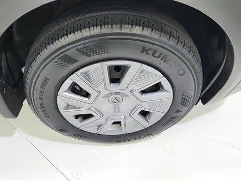 Used 2025 Nissan Kicks S AWD/4WD image 25