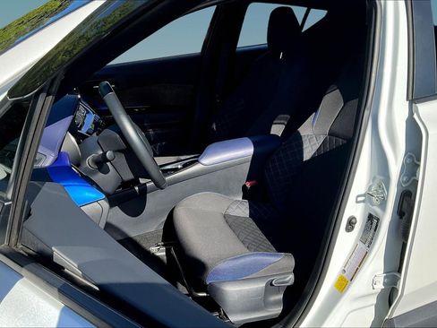 Used 2022 Toyota C-HR XLE FWD image 20