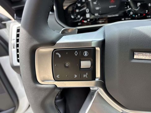 Used 2025 Land Rover Discovery S AWD/4WD image 16