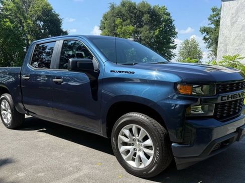 Used 2020 Chevrolet Silverado 1500 Custom w/ Custom Value Package RWD image 3