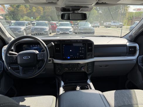 Used 2023 Ford F250 XLT w/ XLT Premium Package AWD/4WD image 11
