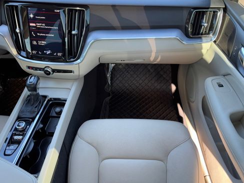 Used 2020 Volvo S60 T6 Momentum image 17