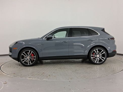 New 2026 Porsche Cayenne S image 2