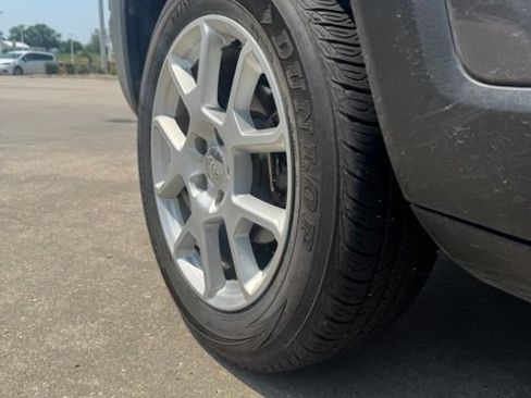 Used 2020 Jeep Renegade Latitude AWD/4WD image 18