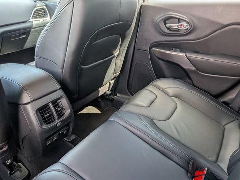 Used 2022 Jeep Cherokee Limited AWD/4WD image 34