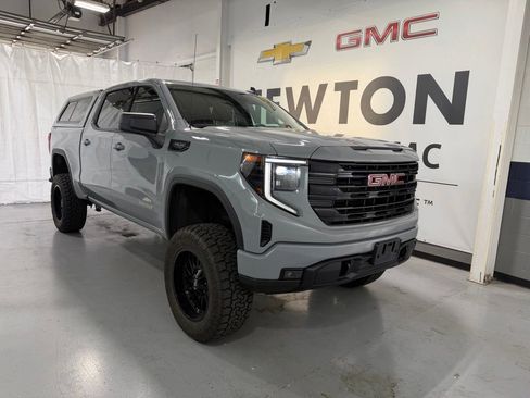 Used 2024 GMC Sierra 1500 Elevation AWD/4WD image 2