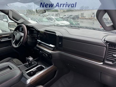 Used 2022 Chevrolet Silverado 1500 RST AWD/4WD image 4