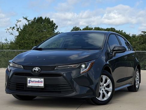 Used 2026 Toyota Corolla LE FWD image 2