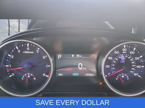 Used 2024 Kia Carnival EX FWD image 10