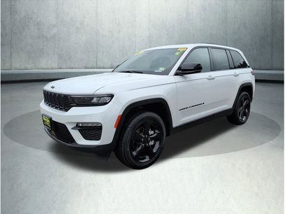 Used 2025 Jeep Grand Cherokee Limited w/ Black Appearance Package