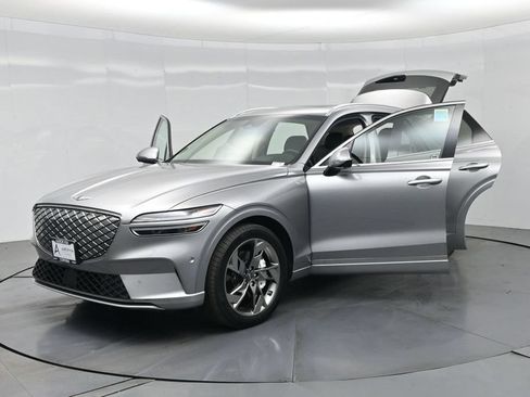 Used 2025 Genesis Electrified GV70 w/ Prestige Package AWD/4WD image 36