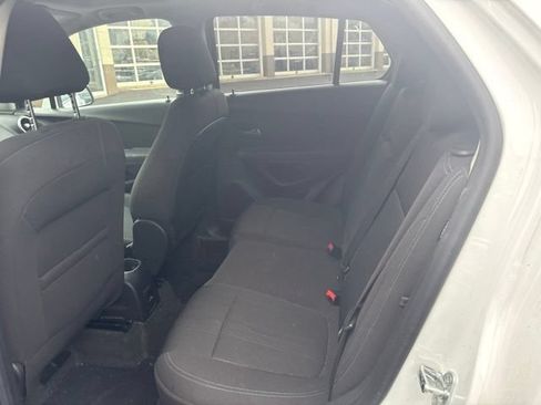 Used 2016 Chevrolet Trax LT w/ LT Sun and Sound Package FWD image 8
