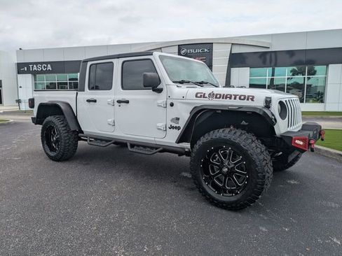 Used 2021 Jeep Gladiator Sport AWD/4WD image 2