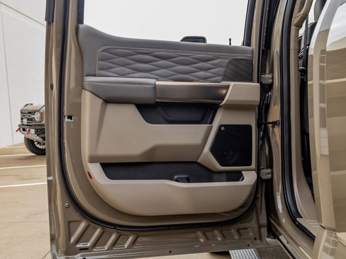 Used 2026 Ford F450 Platinum w/ Platinum Plus Package image 39