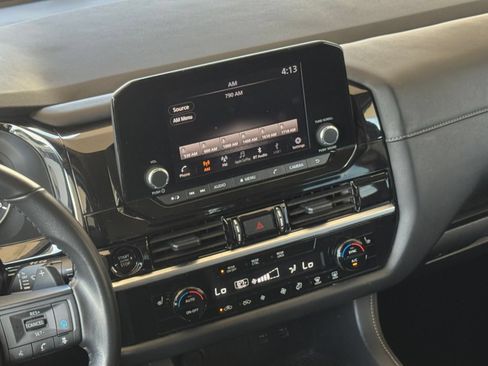 Used 2025 Nissan Pathfinder SV FWD image 17