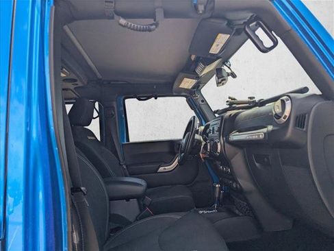 Used 2015 Jeep Wrangler Unlimited Sahara w/ Connectivity Group AWD/4WD image 14