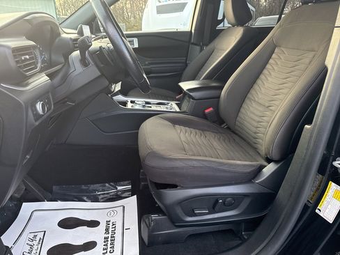 Used 2020 Ford Explorer XLT image 12