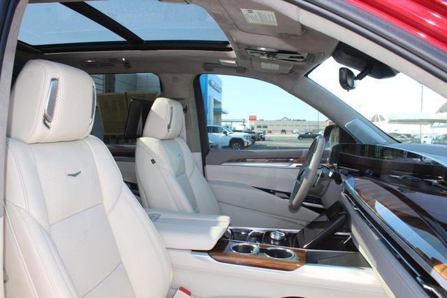 Used 2025 Cadillac Escalade Sport Platinum w/ LPO, ONYX Package AWD/4WD image 15