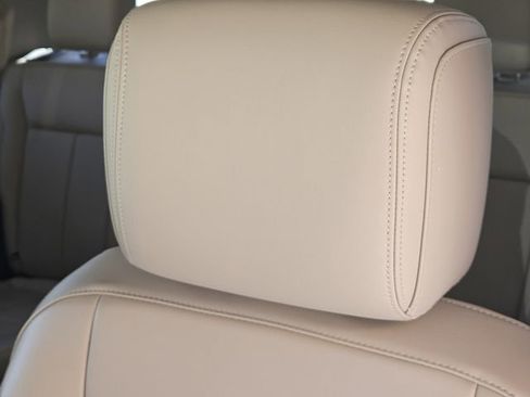 Used 2023 Ford Expedition XLT image 16