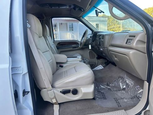 Used 2000 Ford Excursion Limited image 9