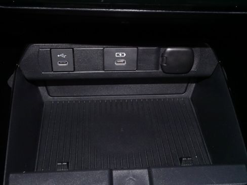 Used 2025 Toyota Prius Limited image 29