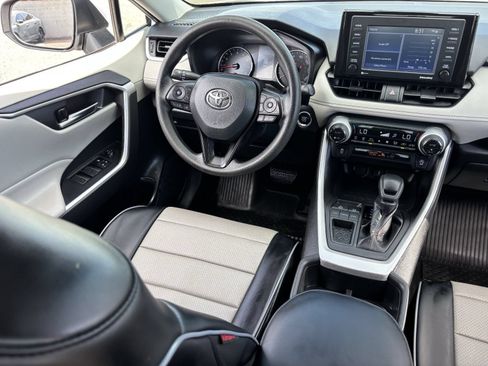 Used 2022 Toyota RAV4 XLE w/ Convenience Package FWD image 15