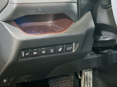 Used 2022 Toyota RAV4 Limited AWD/4WD image 8