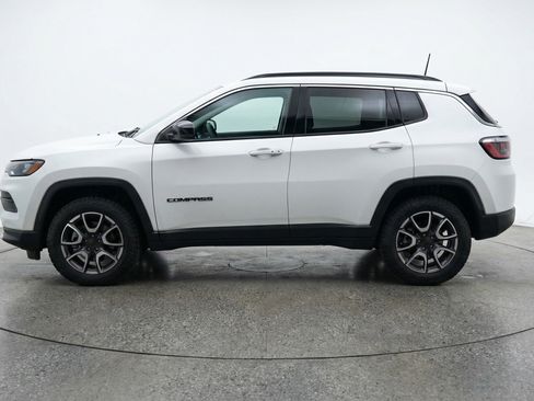 Used 2025 Jeep Compass Trailhawk AWD/4WD image 5